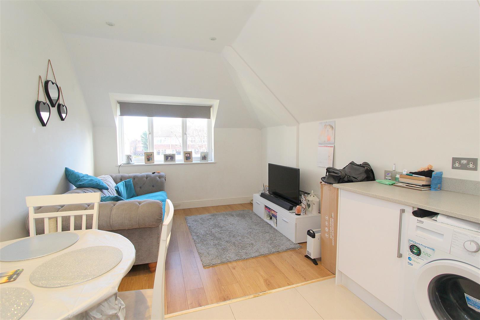 2 bed property in Albion Road, Sutton